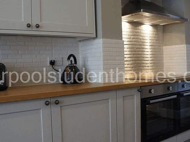 Room for rent in Calderstones