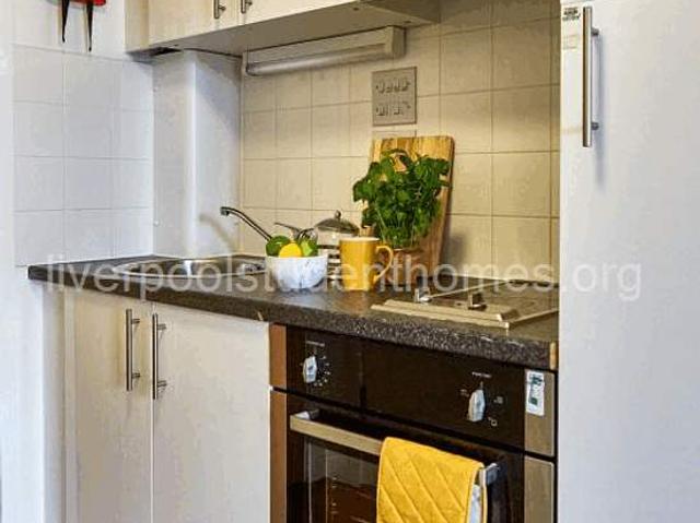 Room for rent in Chinatown, Calderstones