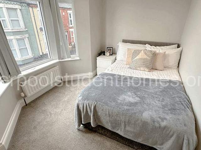 Room for rent in Elm Park, Calderstones
