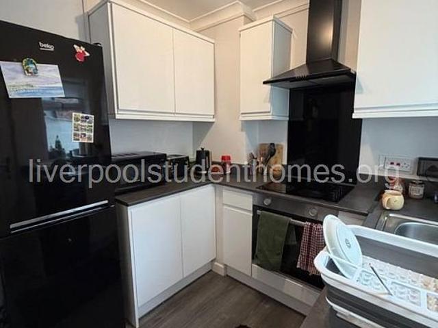 Room for rent in Kensington, Calderstones