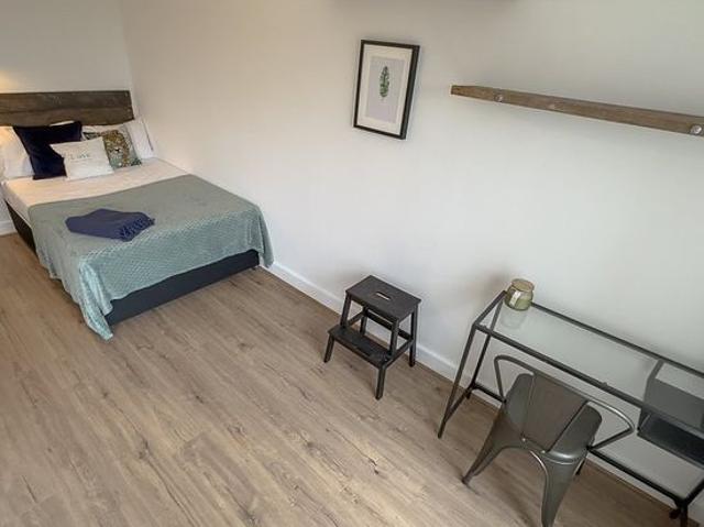 Room for rent in Kensington, Calderstones