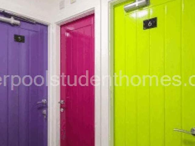 Room for rent in Kensington, Calderstones