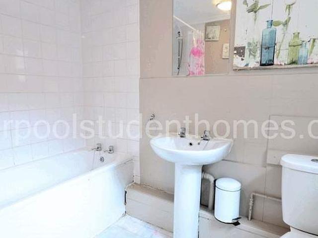 Room for rent in Kensington, Calderstones