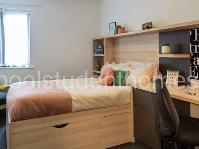 Room for rent in Chinatown, Calderstones
