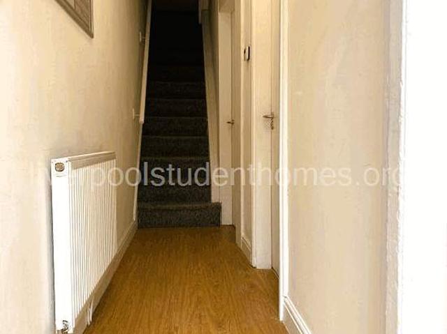 Room for rent in Kensington, Calderstones