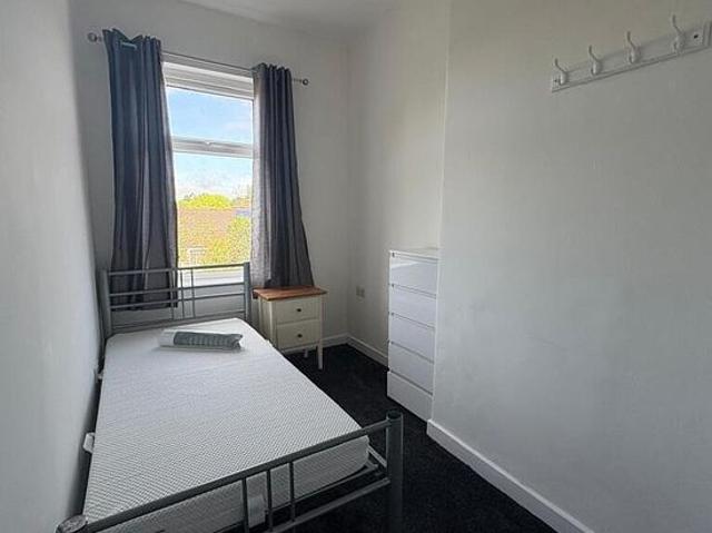 Room for rent in Garston, Calderstones