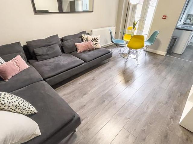 Room for rent in Kensington, Calderstones