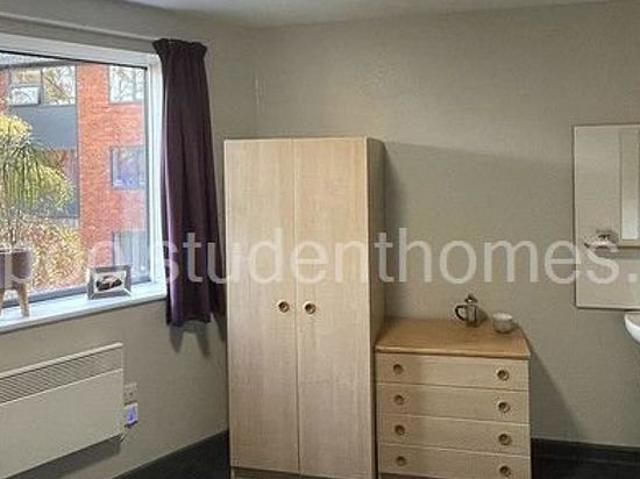 Room for rent in Calderstones