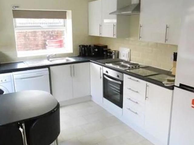 Room for rent in Kensington, Calderstones