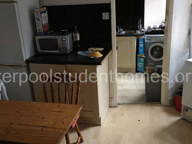 Room for rent in Calderstones