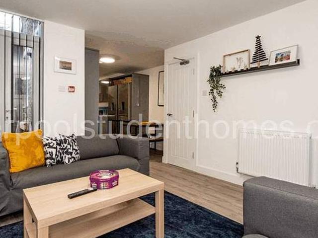 Room for rent in Kensington, Calderstones