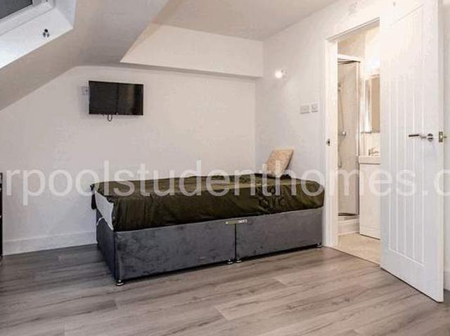 Room for rent in Kensington, Calderstones