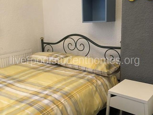 Room for rent in Cabbage Hall, Calderstones