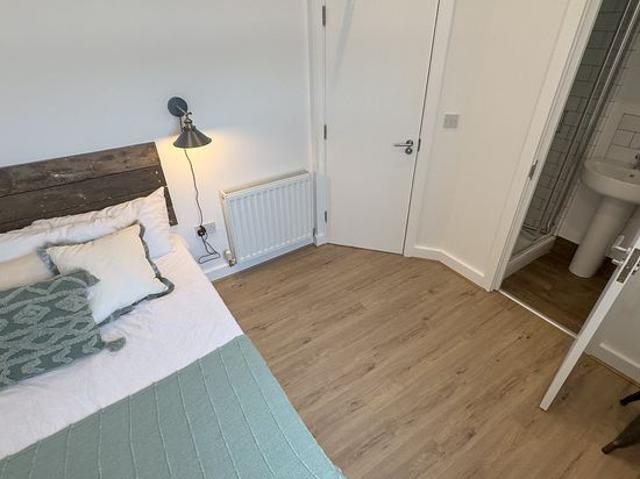 Room for rent in Kensington, Calderstones