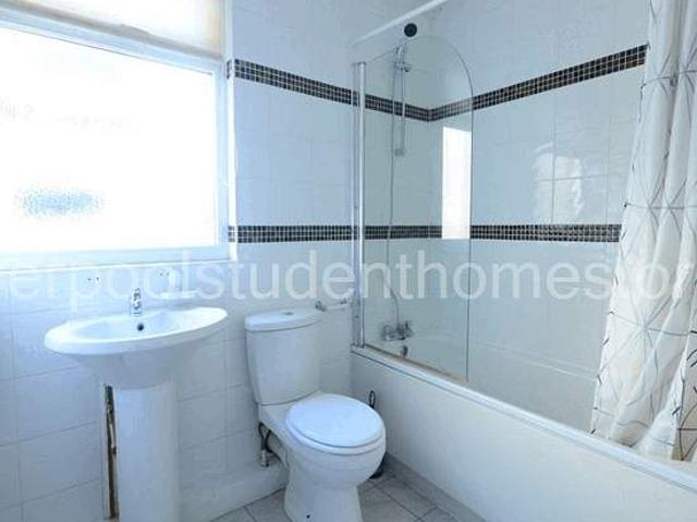Room for rent in Calderstones