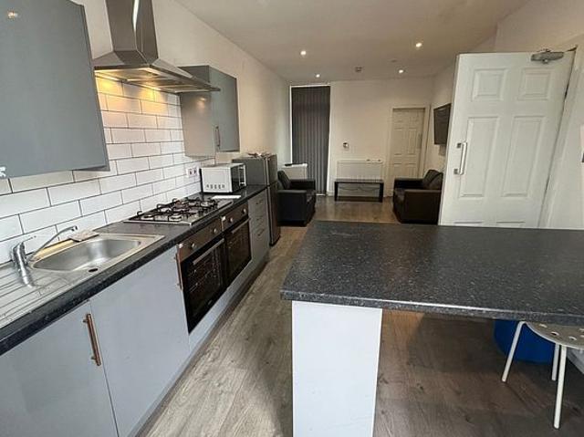 Room for rent in Elm Park, Calderstones