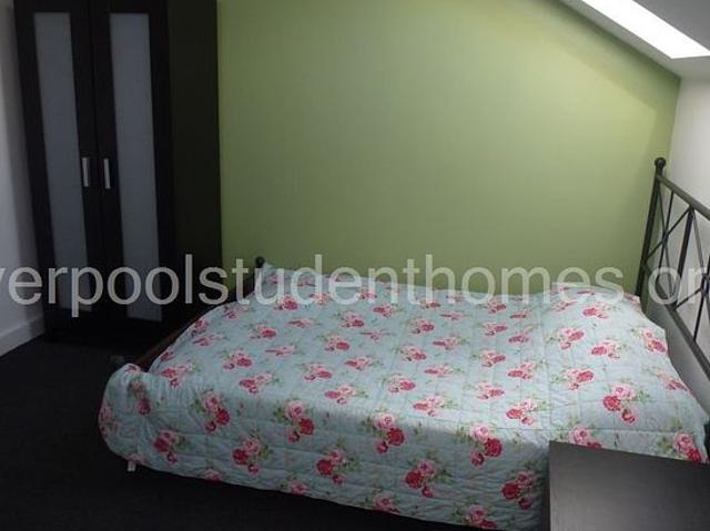 Room for rent in Kensington, Calderstones