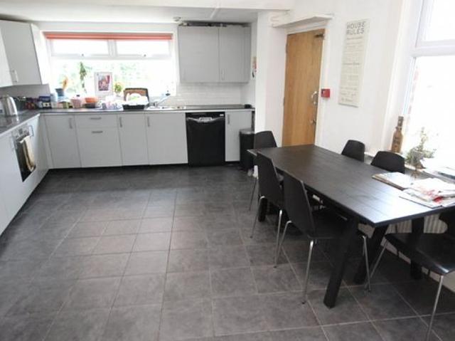Room for rent in Allerton, Calderstones