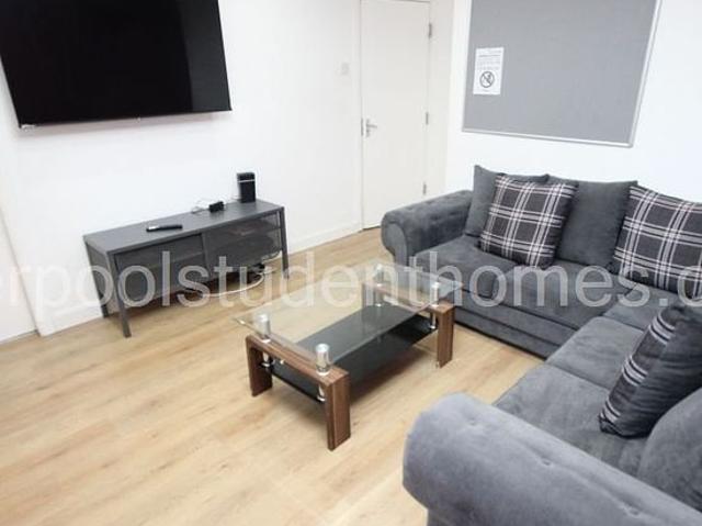 Room for rent in Kensington, Calderstones