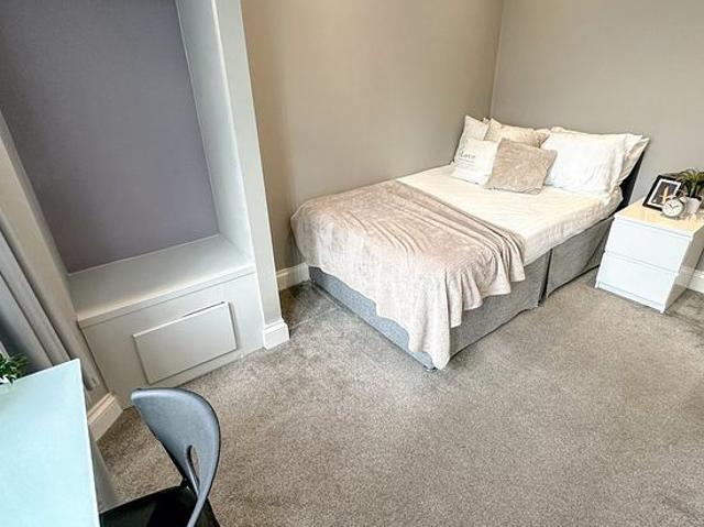 Room for rent in Elm Park, Calderstones