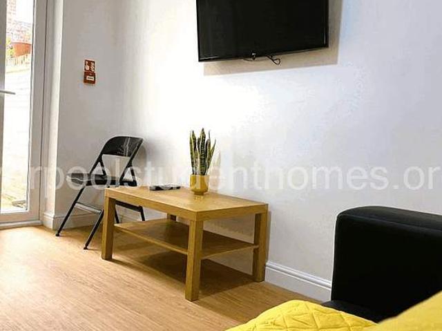 Room for rent in Kensington, Calderstones