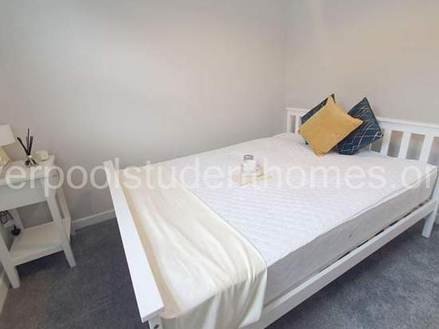 Room for rent in Kensington, Calderstones