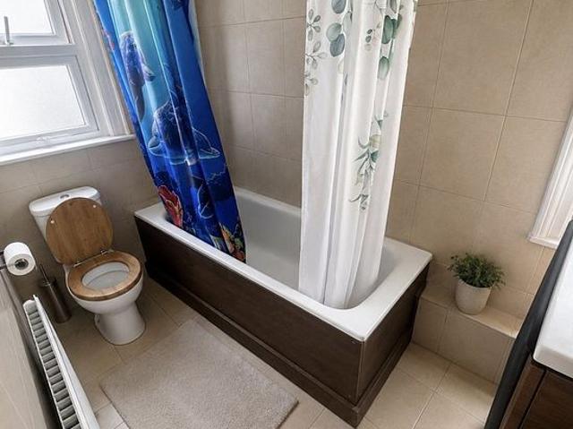 Room for rent in Furzedown, Greater London