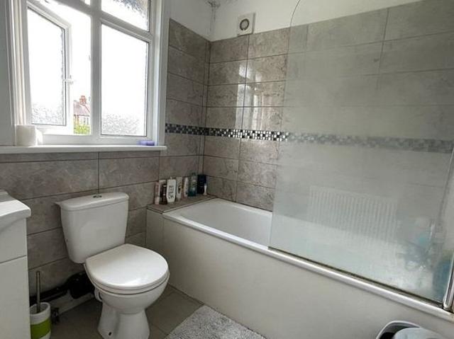 Room for rent in Bowes Park, Greater London
