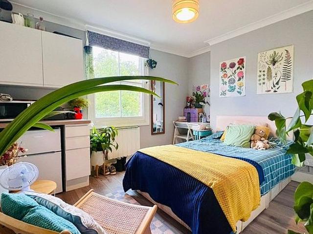 Room for rent in De Beauvoir Town, Greater London