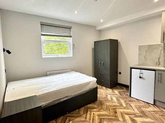 Room for rent in Highbury, Greater London