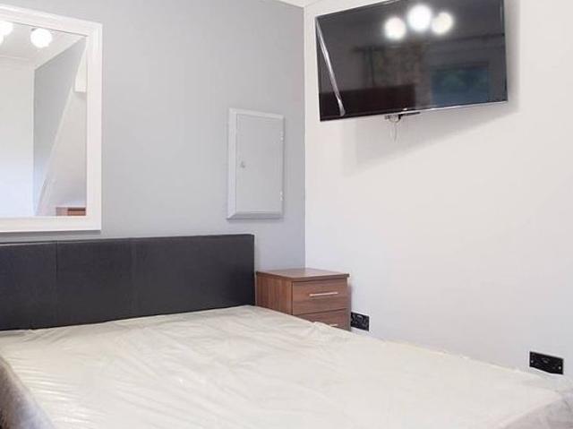 Room for rent in Southfields, Greater London