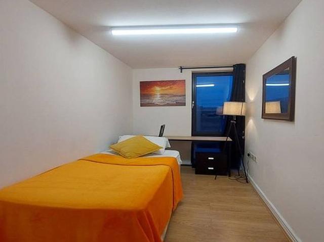 Room for rent in Poplar Grove, Greater London