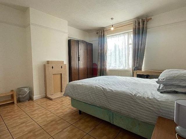 Room for rent in London Borough of Ealing, Greater London
