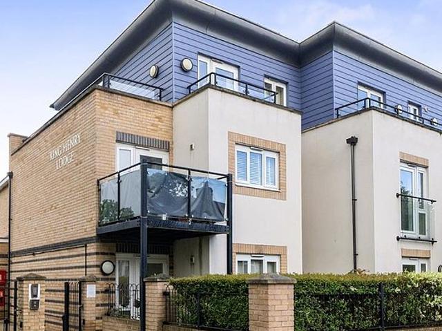Room for rent in Chingford Mount, Highams Park