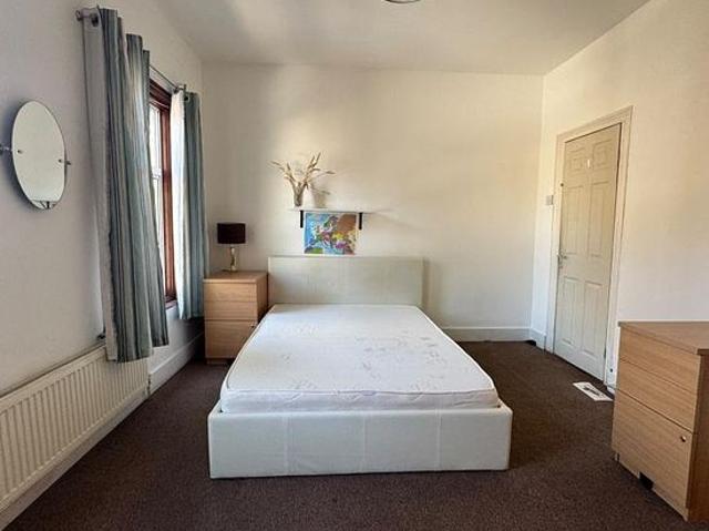 Room for rent in London Borough of Lewisham, Ladywell