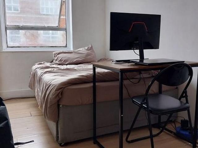 Room for rent in London Borough of Merton, Greater London
