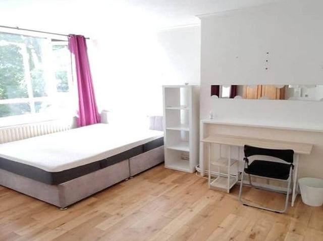 Room for rent in Roehampton, Greater London