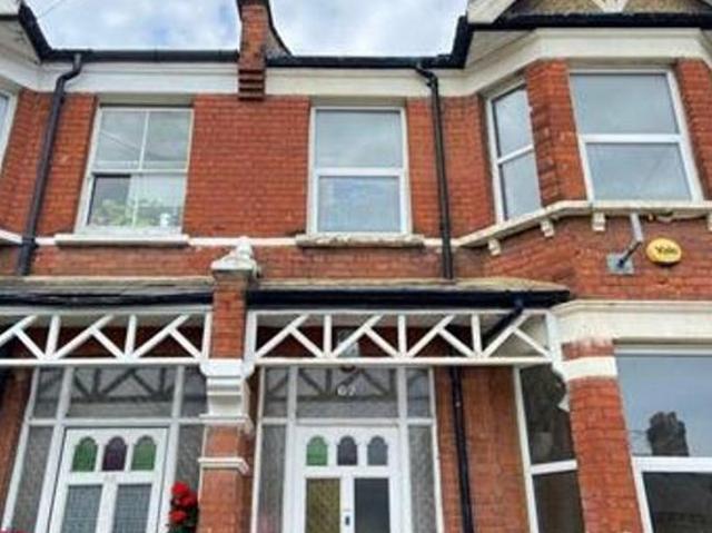 Room for rent in Oakwood, Greater London