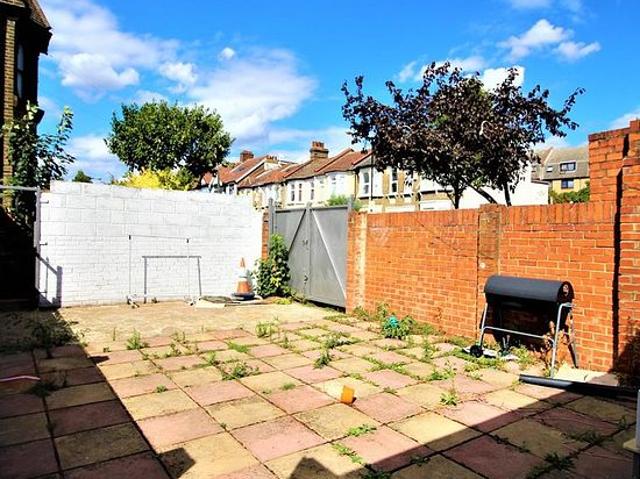 Room for rent in Upper Walthamstow, Leyton