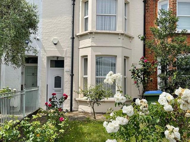 Room for rent in Southfields, Greater London
