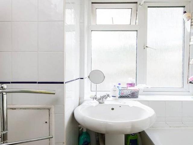 Room for rent in North Kensington, Greater London