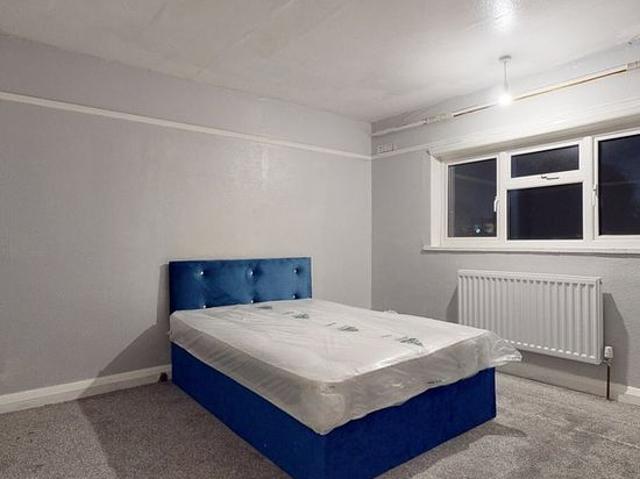 Room for rent in London Borough of Ealing, Park Royal