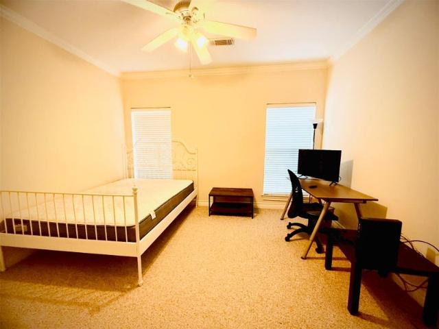 Room for rent in Knollwood Village, Houston