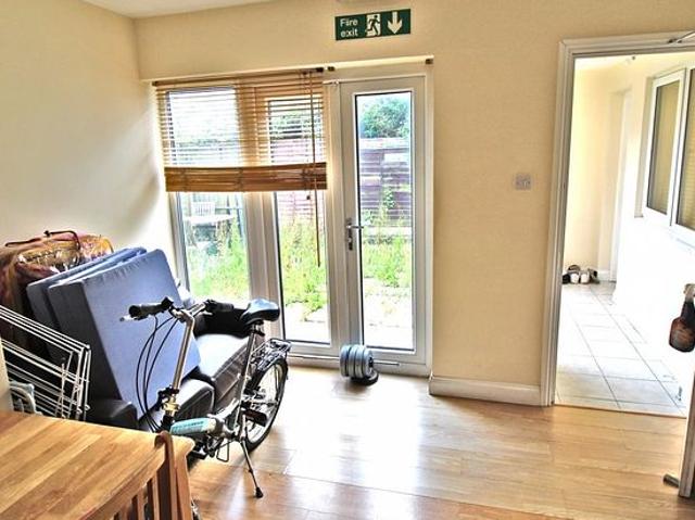 Room for rent in London Borough of Merton, Merton Park