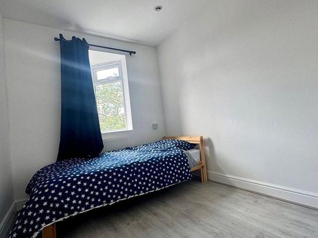 Room for rent in London Borough of Merton, Greater London