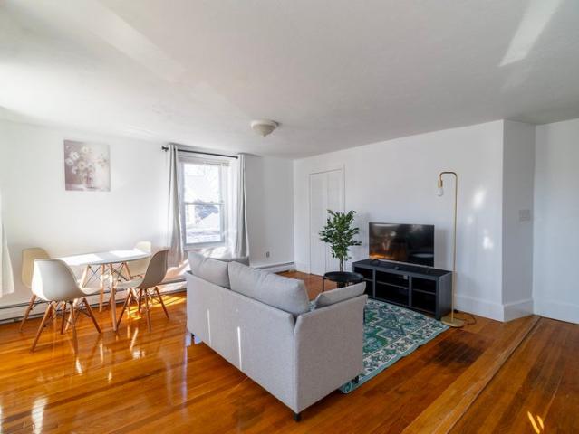 Room for rent in Auburndale, Massachusetts