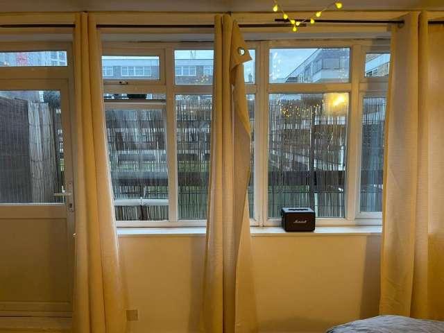 Room for rent in Hoxton, Greater London