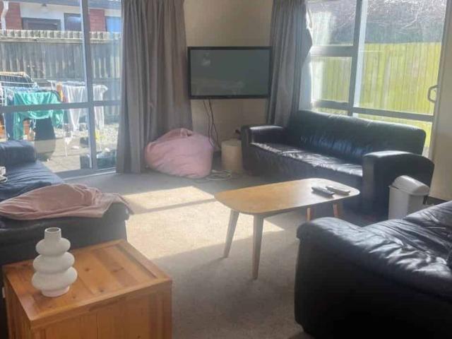 Apartment for rent in Chaslands, Canterbury