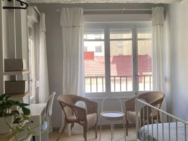 Habitación en alquiler en Centre Històric, Alacant / Alicante