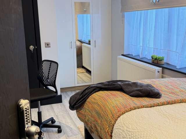 Room for rent in Elstree and Borehamwood, Borehamwood